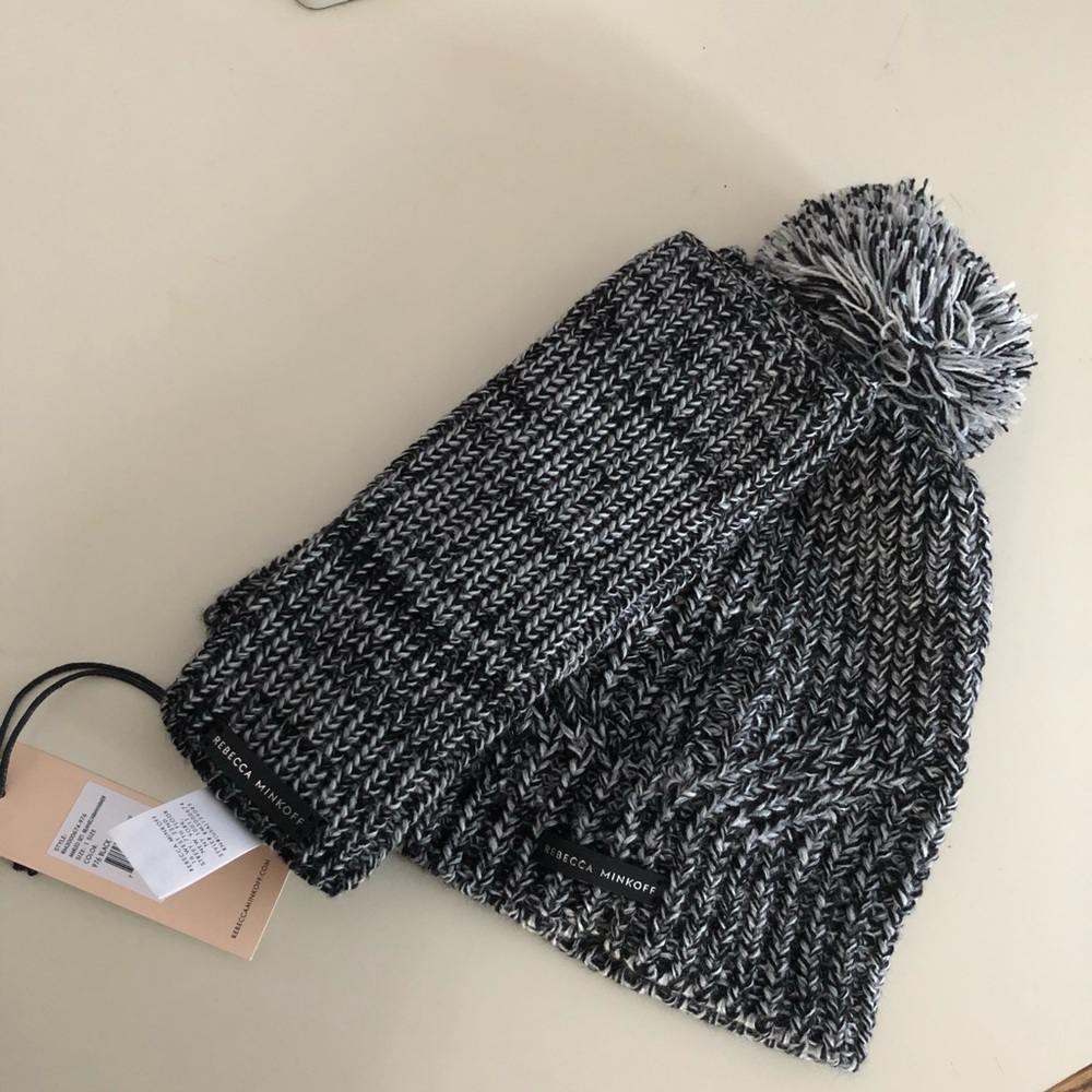 💚($70) Rebecca Minkoff NWT hat/wrist/hand warmers